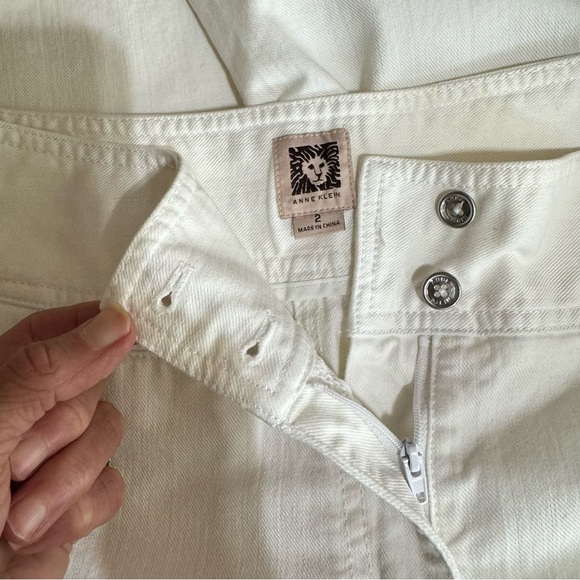 Anne Klein Women’s Off-White Denim Flared Jeans - Picture 5 of 7